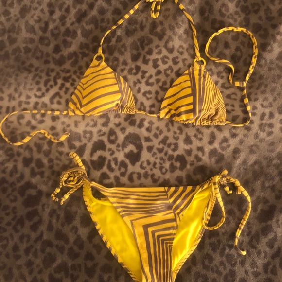 Yellow two piece swimsuit - Picture 2 of 3